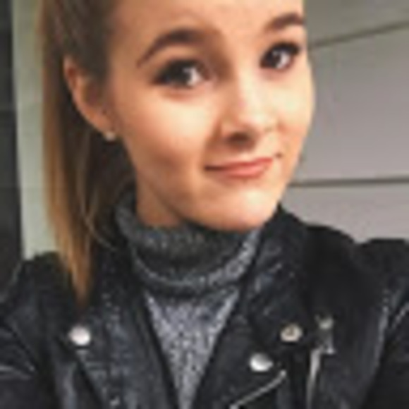 Meet your Posher, Sarah - Picture 1 of 1